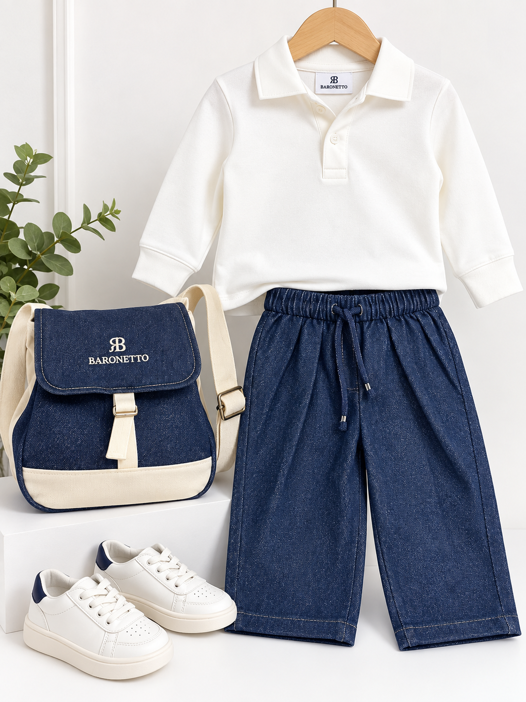 Completo Bambino Baronet­to con Polo, Pantalone e Zainetto Denim
