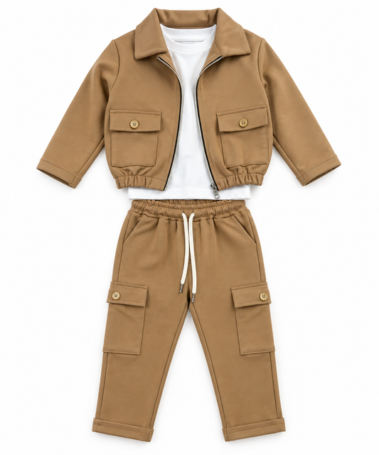 Completo Bambino Color Cammello con Giacca, T-Shirt e Pantalone Cargo