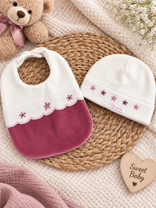 Set cappello e bavaglino
